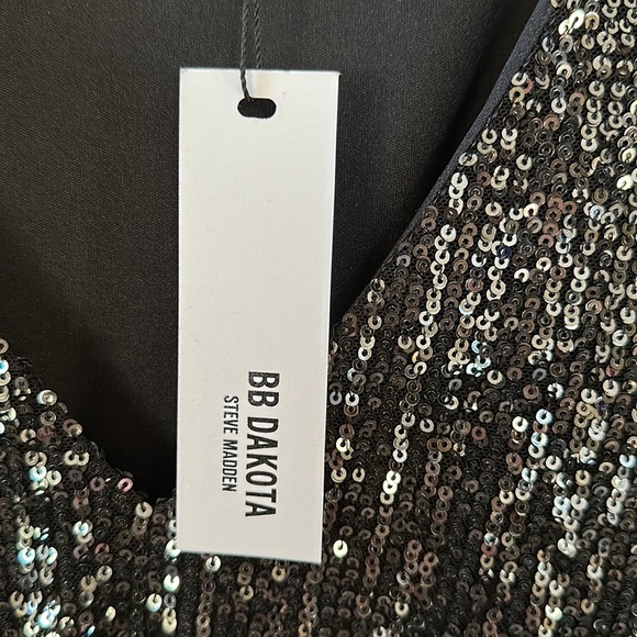 New BB Dakota Black Glow Up Fast Sequin V Neck Mini Dress Size Small NWT - Picture 11 of 12